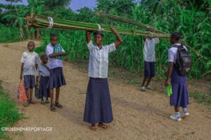 Article : Des élèves congolais impliqués dans des travaux difficiles pour soutenir leurs enseignants